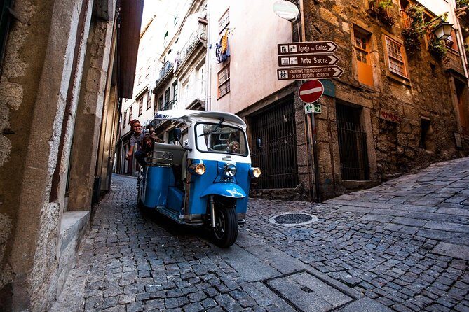 Porto Half-Day Private Tour with Tuk Tuk and Lello Bookstore - Catedral do Porto stop: quick look, optional cathedral entry