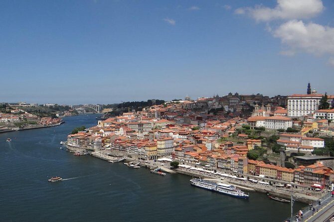 Porto Half-Day Private Tour with Tuk Tuk and Lello Bookstore - Guides and the small touches that change the whole day