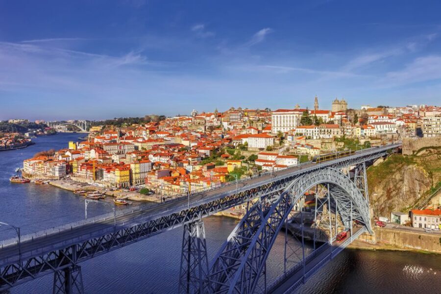 Porto Half-Day Tour and Wine Tasting - São Bento Station: azulejos with context, not just a quick glance
