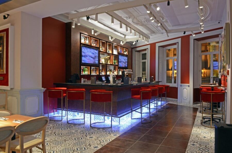 Porto: Hard Rock Cafe Skip-the-Line with Set Menu - Memorabilia tour inside the meal: what you’re actually doing