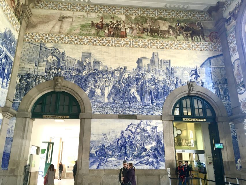 Porto: Highlights & hidden gems Walk - max 10 - The Rua das Aldas viewpoint stop: short pause, good payoff