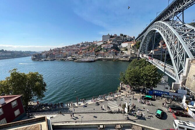 Porto Highlights: The best of Porto City Walking Tour - Capela das Almas, São Idelfonso, and Praça da Batalha: where the walk finishes
