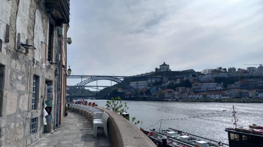 Porto Historic Center: Small Group Walking Tour & Cathedral - Key highlights to look for on the route