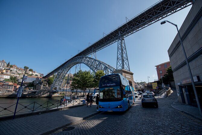 Porto Hop On Hop Off Bus Tour with Wine tasting & Night tour - Comfort, wait times, and staffing: what to expect on the ground