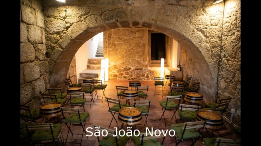 Porto: Live Fado Show with Glass of Port Wine - What Happens During the Live Fado Show