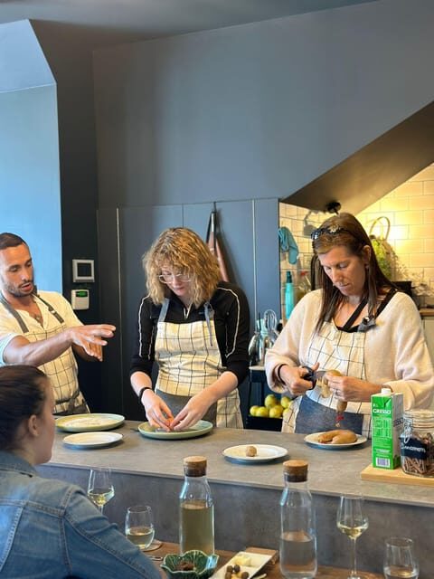Porto: Local Market Tour & Cooking Class/Showcooking - First Stop: Mercado do Bolhão and the Real Point of Being on Time