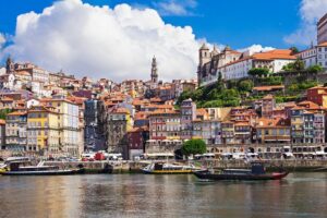 Porto: Morning City Tour with Six Bridges Cruise - São Bento Railway Station: a quick lesson in Portuguese storytelling