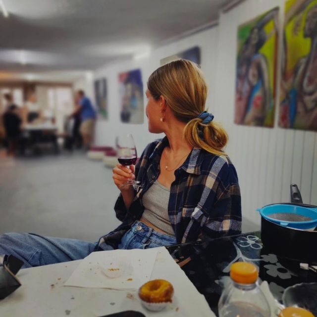 Porto: Pastel de Nata Cooking Class with Port Wine - Sé - Drinks, snacks, and the Porto social vibe while the oven runs