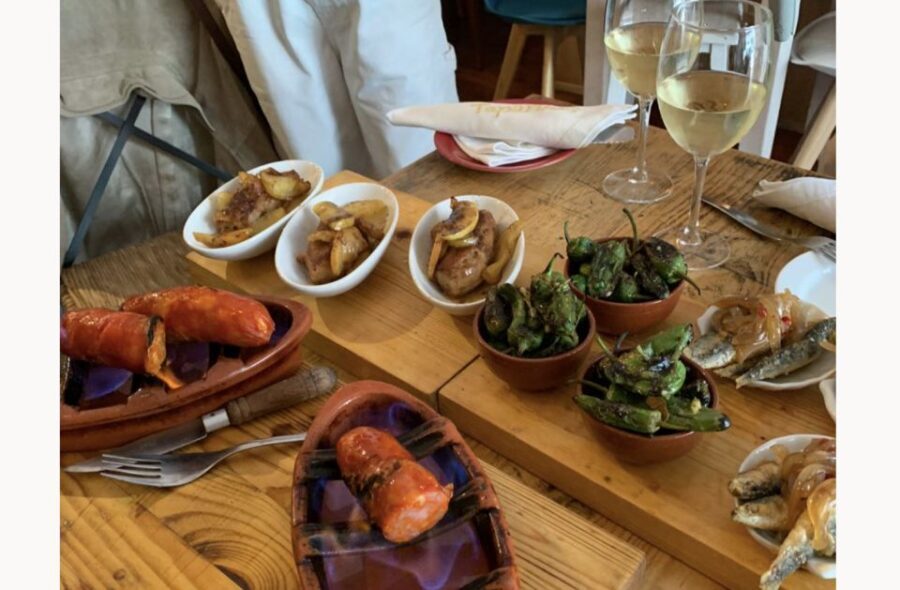 Porto: Premium Portuguese Food Tour and Sightseeing - Should you book this Porto Premium Portuguese Food Tour?