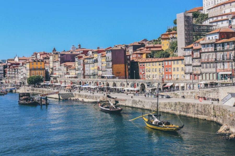 Porto: Premium Portuguese Food Tour and Sightseeing - Meeting at Igreja de Santo Ildefonso: where the walk actually begins