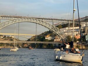 Porto: Private Douro River Charming Cruise w/wine tasting - The best Dom Luis Bridge views without the climb