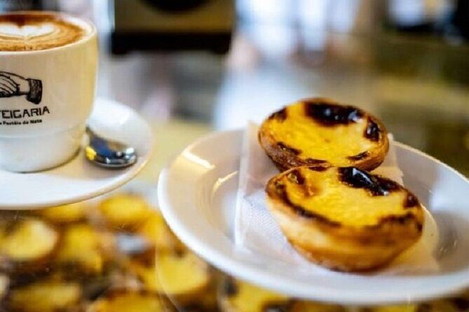 Porto Private Gourmet Food & Wine Historic Tour with a Sommelière - Getting Oriented in Porto: Rua do Loureiro to Igreja do Carmo