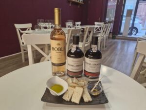 Porto Private Half Day Walking Tour: Cruise & Wine Tasting - Starting at Lions’ Fountain: getting your bearings in Porto’s historic center
