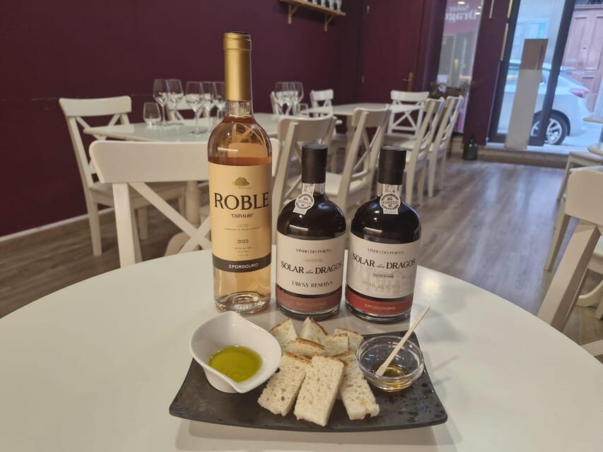 Porto Private Half Day Walking Tour: Cruise & Wine Tasting - Starting at Lions’ Fountain: getting your bearings in Porto’s historic center
