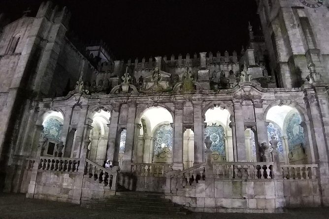 Porto private night Tour, discover the most iconic attractions - Clérigos Tower and Livraria Lello: iconic, and worth planning entry time