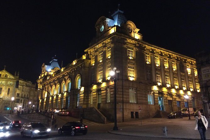 Porto private night Tour, discover the most iconic attractions - Meeting at Praça da Liberdade and riding in comfort