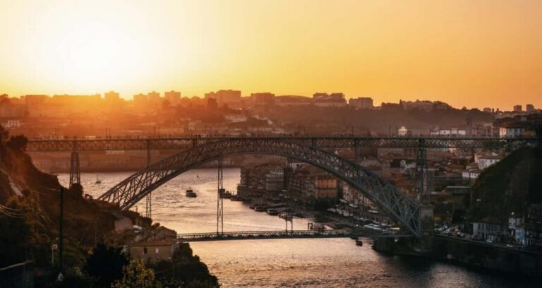 Porto: Private Sunset Walking Tour with Port Wine and Views - Starting near São Bento: the easiest place to orient yourself