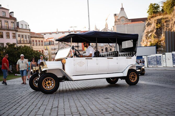 Porto: Private Tour to the Historic Center in a Classic Car - Key highlights to look for