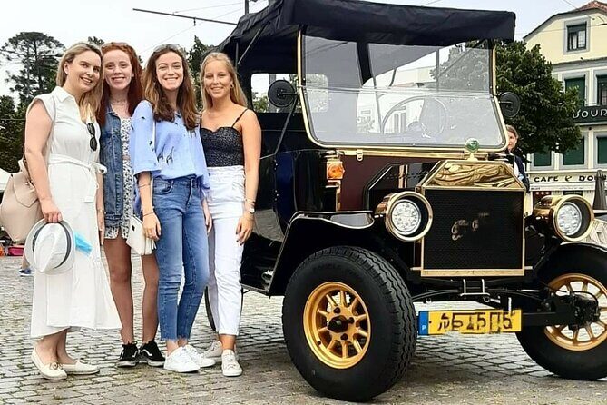 Porto: Private Tour to the Historic Center in a Classic Car - Meeting the car and getting your bearings in the historic center