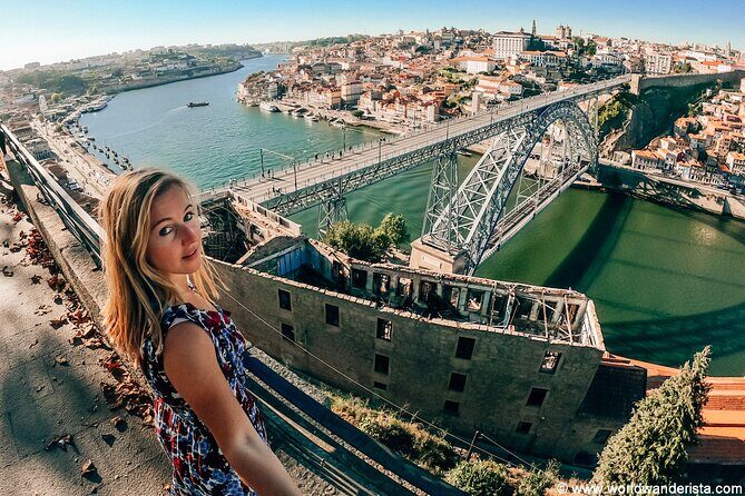 Porto: Private Tour to the Historic Center in a Classic Car - Palácio da Bolsa and the Arab Room for a commerce-story payoff