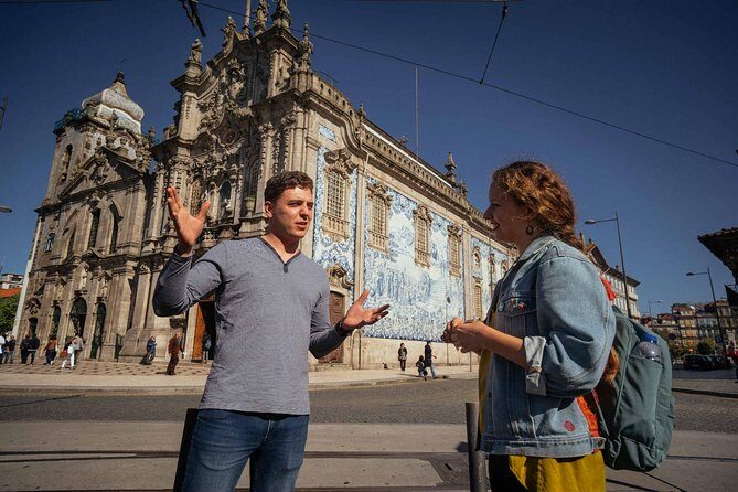 Porto: Private Tour with Locals – Highlights & Hidden Gems - Starting at Fonte dos Leões: your quick route into central Porto