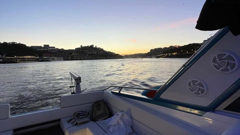 Porto: Private Yacth Cruise with Wine, Snacks & 6 Bridges - Price and value: $313 per group up to 8 can be a smart move