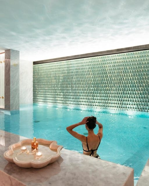 Porto: Relaxing by the pool, sauna and steam room - Where Grand Bleu Spa starts: Le Monumental Palace and the address