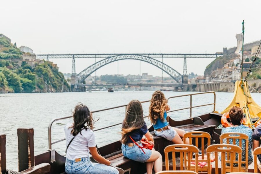 Porto: River Douro 6 Bridges Cruise - The Rabelo-style boat: what the 50 minutes feels like