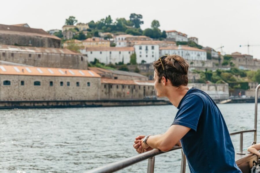 Porto: River Douro 6 Bridges Cruise - Under the bridges: Ribeira, Vila Nova de Gaia, and the big moments