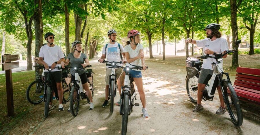 Porto Riverbank Tour on an e-bike: Atlantic Coast, Gardens - Ribeira and Miragaia: the Douro’s riverfront power