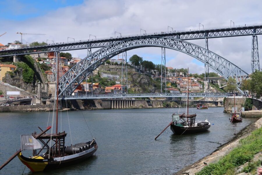 Porto: Self-Guided Bike and Boat Tour with Port Wine Tasting - Port wine cellar tasting in Gaia: red + white, plus a timing trick