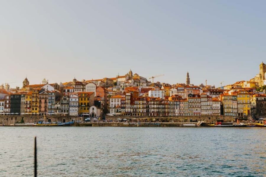 Porto: Shared Douro River Sunset Cruise with Welcome Drink - Start at R. da Praia 430: easy meeting, smooth departure