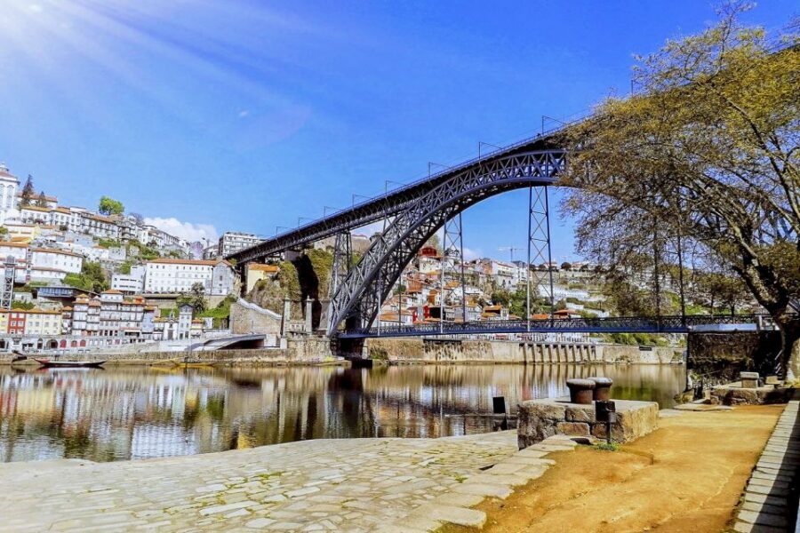 Porto: Six Bridges Cruise - The route: calm Douro views of Porto and Vila Nova de Gaia