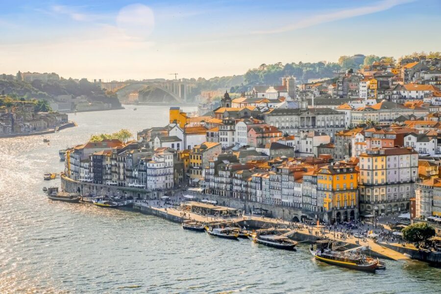 Porto: Six Bridges Cruise - The real value: an audio guide that makes the river feel guided