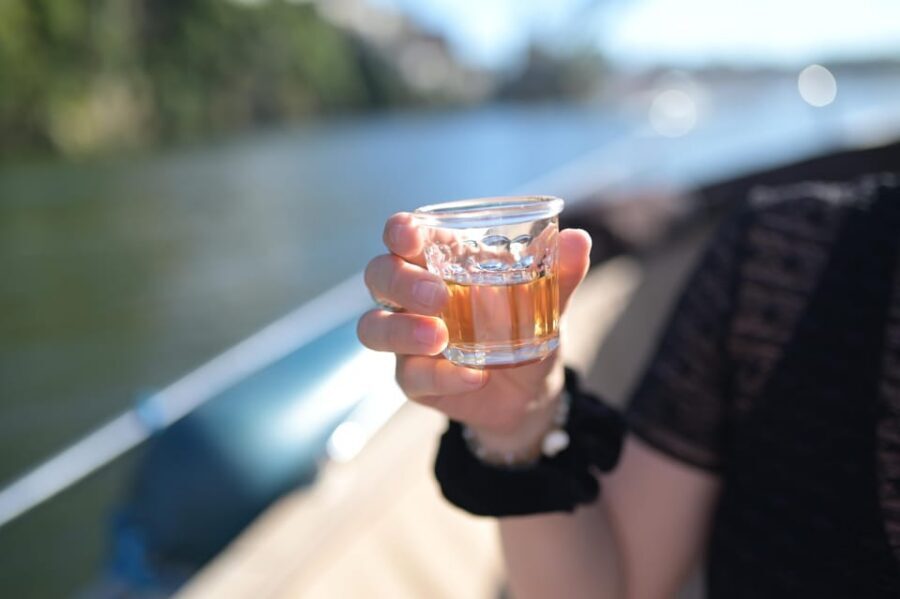 Porto: Six Bridges Douro River Cruise with Drinks - Photos, blankets, and the small comfort upgrades that matter