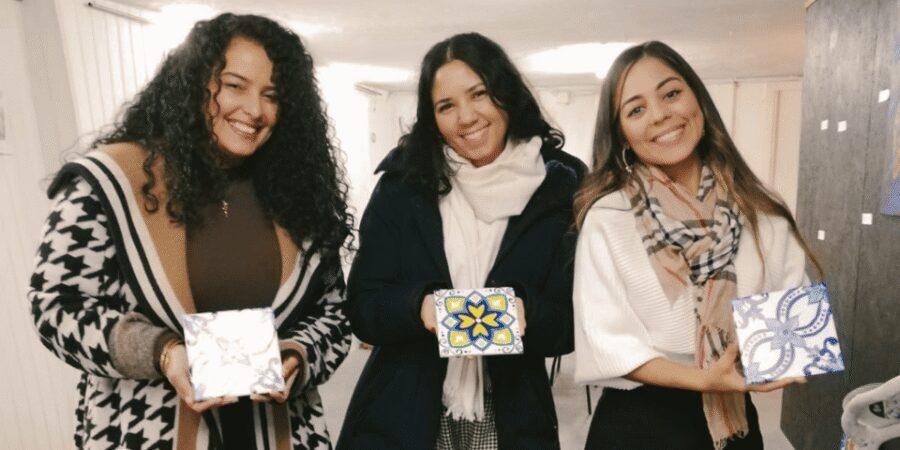 Porto: Tile-Painting Workshop with Porto Wine - Bainharia - Your tile session: stencils, color guidance, and no prior experience needed