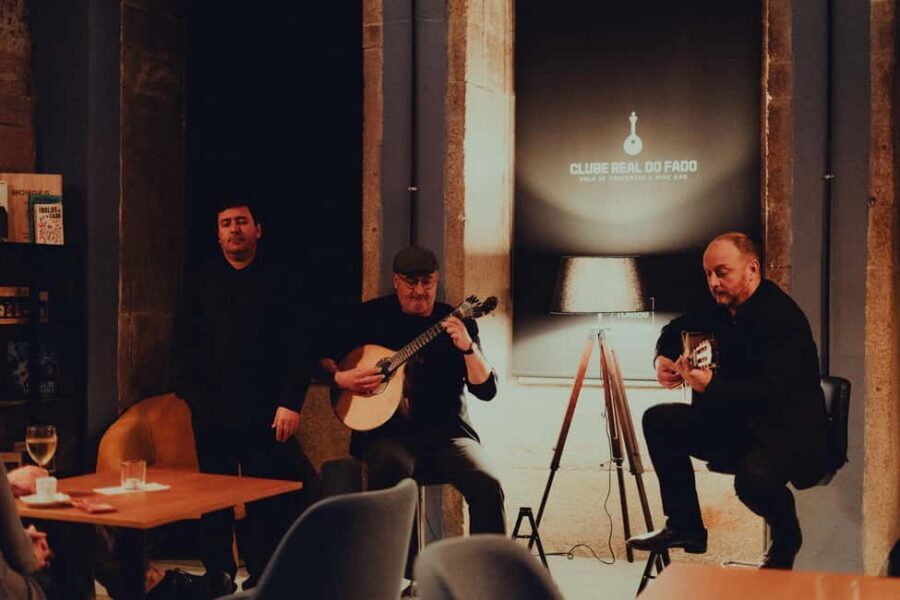 Porto: Traditional Fado Show with Welcome Drink - Inside the One-Hour Fado Concert: Voices, Guitars, Emotion