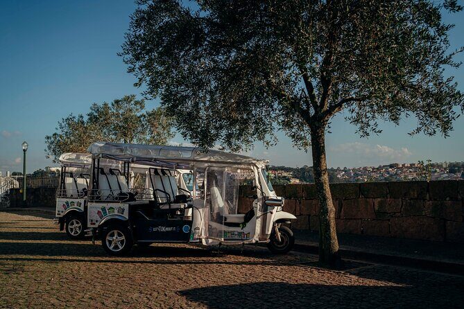 Porto Tuk Tuk: Clérigos, Seaside & Viewpoints - with Options - Key takeaways at a glance