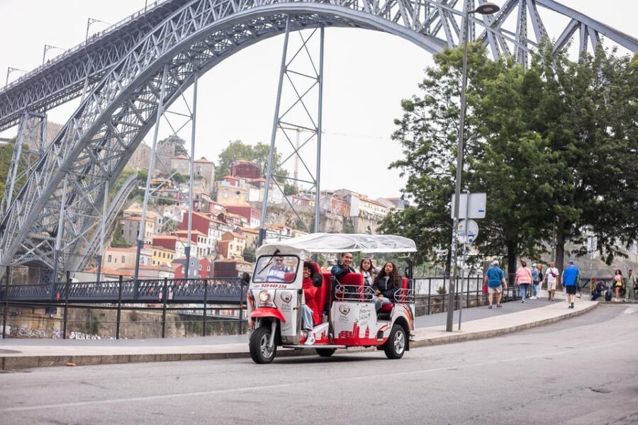 Porto: Tuk tuk Tours with Port Wine Tasting - How the guide can make or break the day