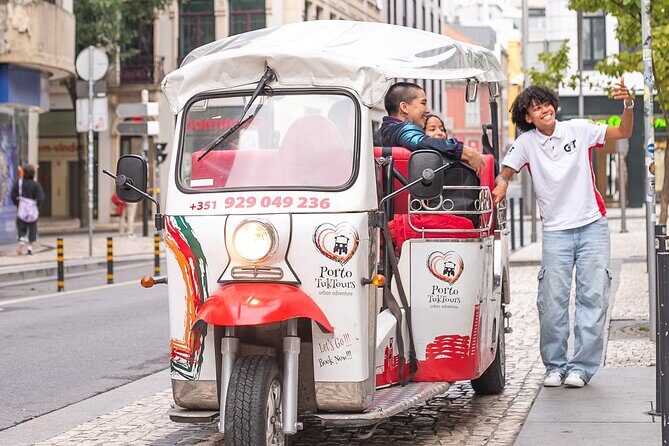 Porto: Tuk tuk vip guided tour - 1.30h - Key things that make this tuk tuk tour work