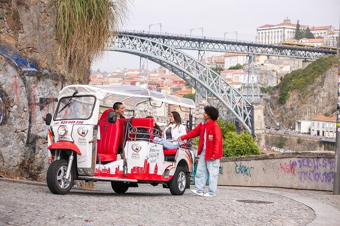 Porto: Tuk tuk vip guided tour - 1.30h - Tuk tuk VIP pacing: why 1.5 hours feels just right