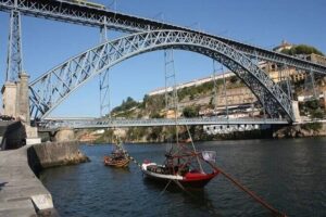 Porto, unveiling the city | walking tour | city gems - Meeting at São Bento, then opening the day with Porto’s Cathedral