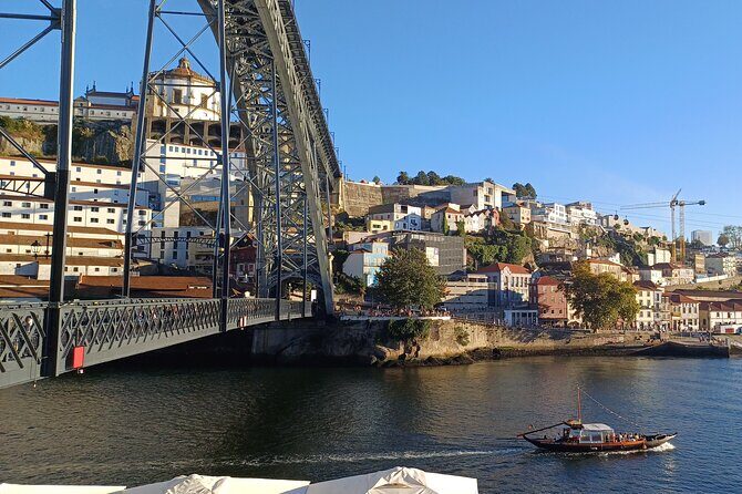 Porto, unveiling the city | walking tour | city gems - São Bento Station azulejos: small stop, big visual lesson
