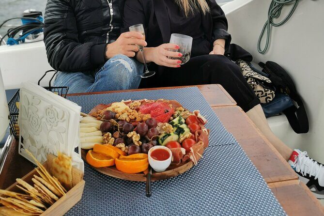 Porto: Wine and cheese tasting on a sailboat on the Douro River - The Route: Ribeira, Gardens, Cais de Gaia, and the Luís I Bridge Views