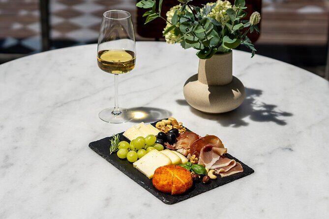 Porto Wine Tasting Experience with Portuguese Tapas Plate - Pacing, group vibe, and why 1.5 hours is the right length