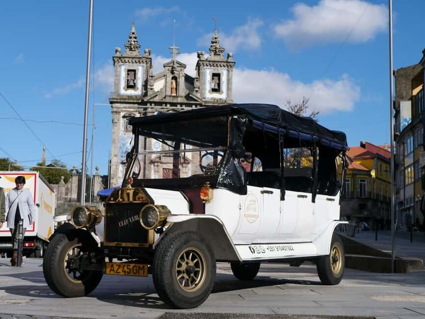 Porto:Private Tour of the Historic City in a Classic Ford T - Douro Views in Gaia: Cais de Gaia and the River Time