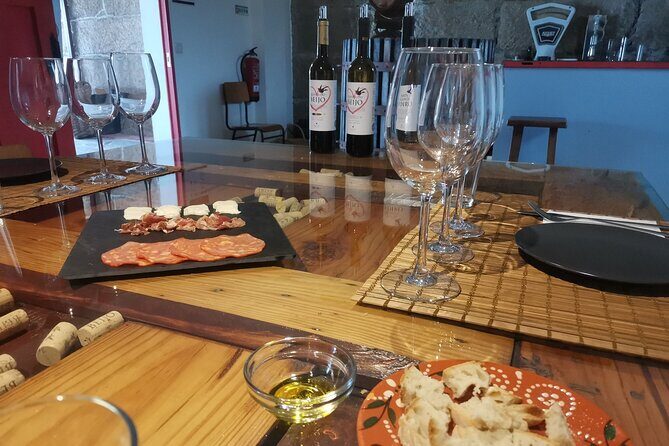 PREMIUM TASTING and TAPAS with GUIDED TOUR - What Happens During the About-1-Hour Experience