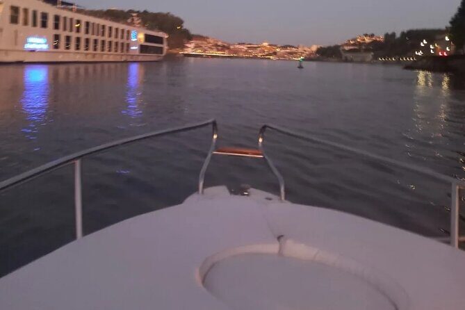 Private Boat Tour on the Douro River at Sunset - Onboard Comfort: Snacks, Drinks, Blankets, and a Cozy Setup