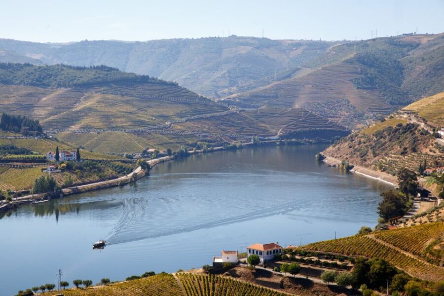 Private Douro Valley 4WD Tour with Wine Tasting and Picnic - Views on the way back: more UNESCO vineyard scenery