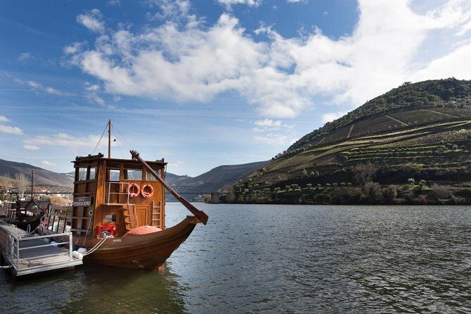 Private Douro Valley Wine Tour: 2 Wine Estates, Lunch and Cruise - Winery #1 in Sabrosa: tastings before lunch, then a full Portuguese meal